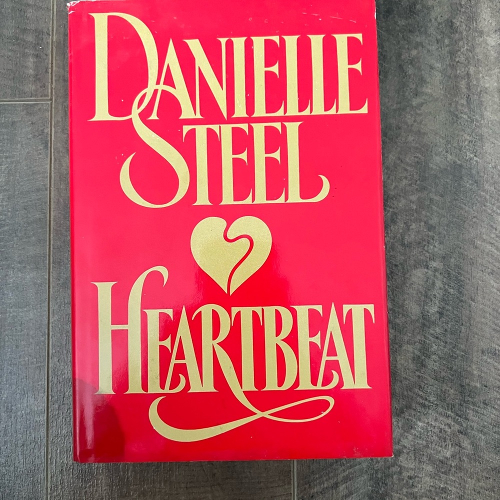 Red and Gold Danielle Steel 'Heartbeat' Book